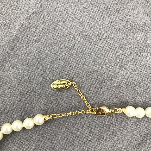💎Vivienne Westwood Gold Safety Pin Pearl Necklace💎 - Picture 4 of 11